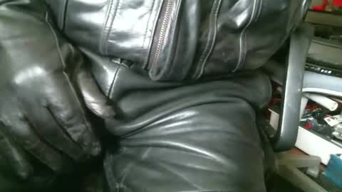 Leathermotocross online show from 05-17-26, 02:24