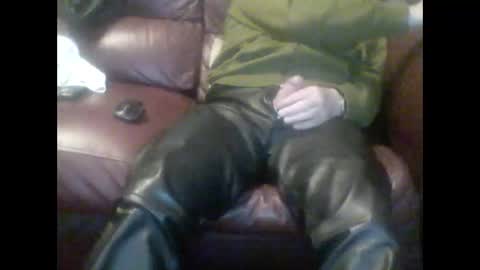 Snapshot of leatherpants68 chatting on 09-27-25, 08:58 leatherpants68 online show from 09-27-25, 08:58