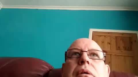 Snapshot of leatherpants68 chatting on 10-11-25, 12:04 leatherpants68 online show from 10-11-25, 12:04