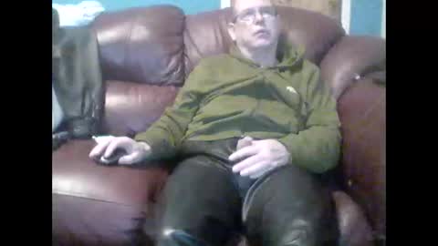 Snapshot of leatherpants68 chatting on 10-12-25, 09:03 leatherpants68 online show from 10-12-25, 09:03