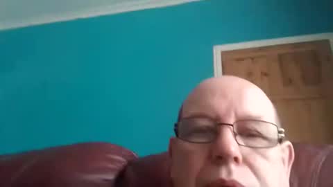 Snapshot of leatherpants68 chatting on 10-17-25, 10:40 leatherpants68 online show from 10-17-25, 10:40