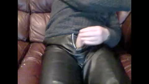 leatherpants68 online show from 02-25-26, 08:40
