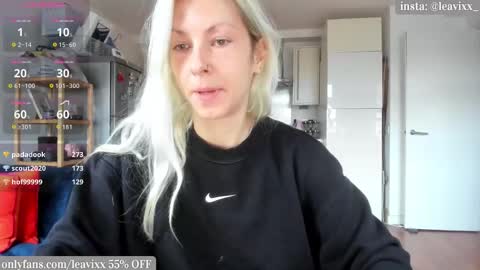 Snapshot of leavixx chatting on 10-29-25, 10:17 LeaVixx online show from 10-29-25, 10:17