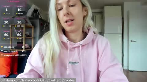 LeaVixx online show from 10-31-25, 10:16