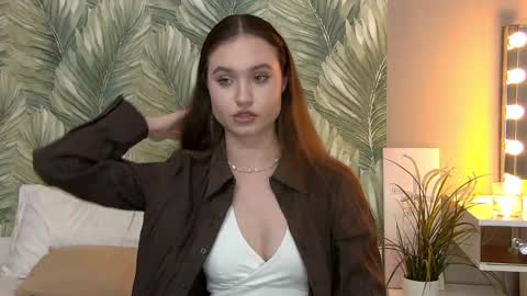 Snapshot of leelasmit chatting on 10-18-25, 03:35 Leela online show from 10-18-25, 03:35