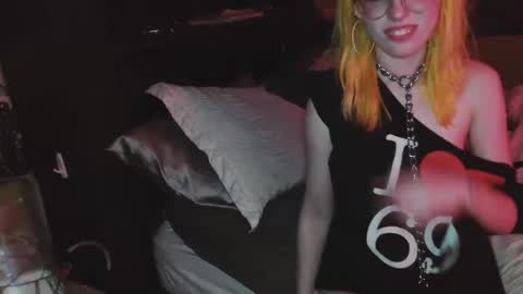 Snapshot of leeloo827944 chatting on 01-25-25, 11:13 alleycat online show from 01-25-25, 11:13