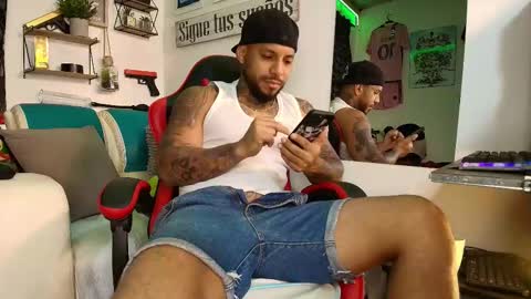 leenar_key online show from 10-31-25, 02:07