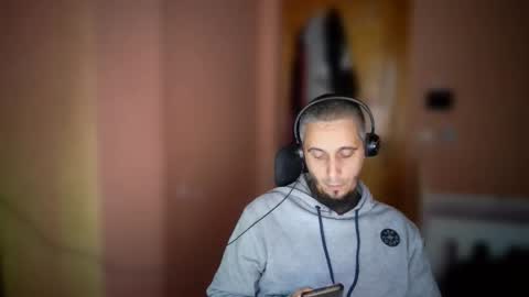 lefrenchiies online show from 11-19-25, 07:30