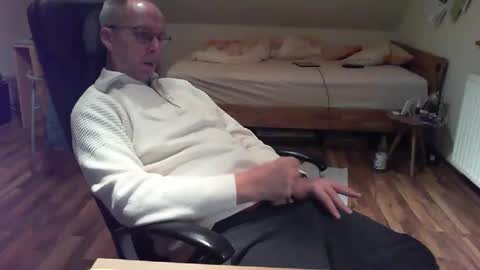 Dave online show from 01-18-25, 04:10