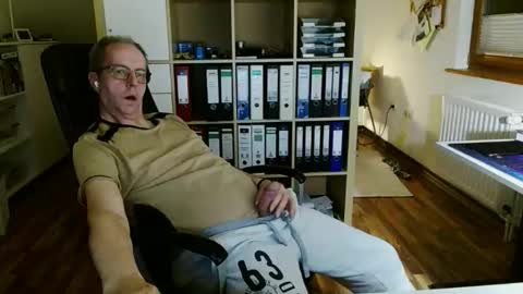 Snapshot of lefti27 chatting on 03-25-26, 09:54 Dave online show from 03-25-26, 09:54