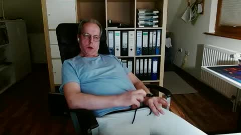 Snapshot of lefti27 chatting on 03-29-26, 09:04 Dave online show from 03-29-26, 09:04