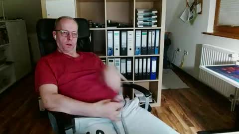 Snapshot of lefti27 chatting on 04-03-26, 09:57 Dave online show from 04-03-26, 09:57