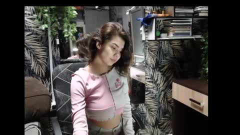 Liya online show from 09-29-25, 01:33