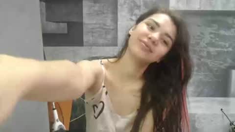 Snapshot of legenda_liya chatting on 05-12-26, 04:42 Liya online show from 05-12-26, 04:42