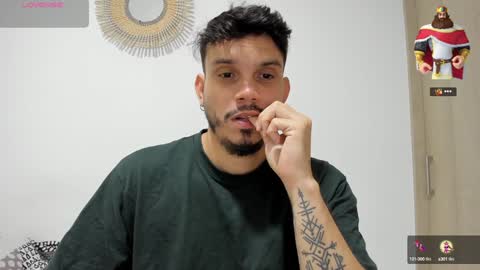 Snapshot of legolas_15 chatting on 01-01-25, 01:15 Alejandro online show from 01-01-25, 01:15