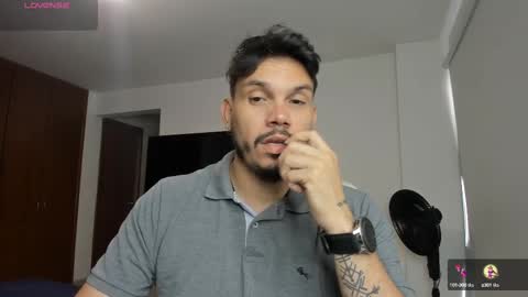 Snapshot of legolas_15 chatting on 02-23-25, 01:32 Alejandro online show from 02-23-25, 01:32