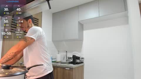 Snapshot of legolas_15 chatting on 09-17-25, 03:24 Alejandro online show from 09-17-25, 03:24