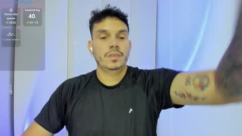 Snapshot of legolas_15 chatting on 09-27-25, 03:33 Alejandro online show from 09-27-25, 03:33