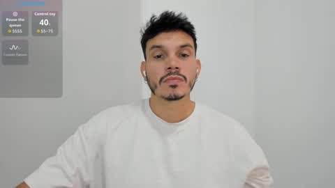 Snapshot of legolas_15 chatting on 10-08-25, 07:00 Alejandro online show from 10-08-25, 07:00