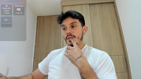 Snapshot of legolas_15 chatting on 11-06-25, 12:33 Alejandro online show from 11-06-25, 12:33