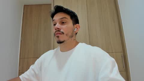 Snapshot of legolas_15 chatting on 11-29-25, 08:06 Alejandro online show from 11-29-25, 08:06