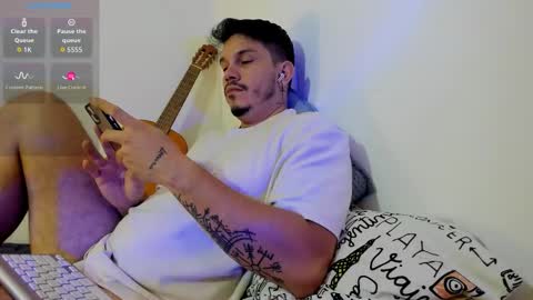 Snapshot of legolas_15 chatting on 01-11-26, 09:25 Alejandro online show from 01-11-26, 09:25