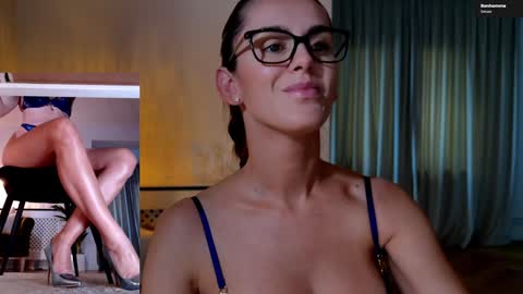 Elle  online show from 10-19-25, 02:29