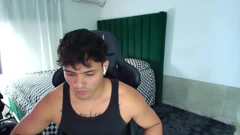 Snapshot of lei_77 chatting on 02-12-26, 06:08 Lei online show from 02-12-26, 06:08