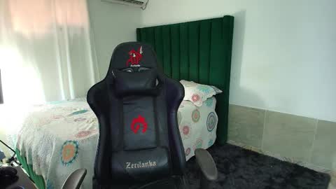 Snapshot of lei_77 chatting on 02-19-26, 06:37 Lei online show from 02-19-26, 06:37