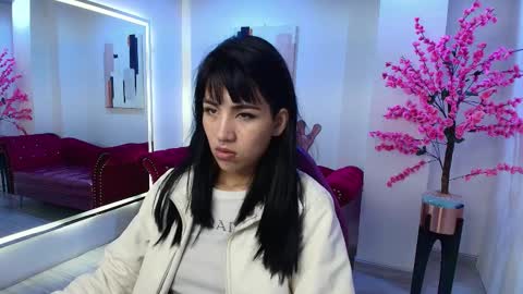 Leia.  online show from 10-11-25, 11:09