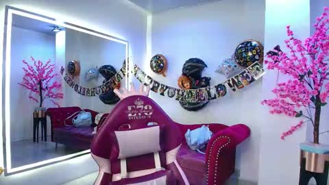 Leia.  online show from 10-31-25, 11:22