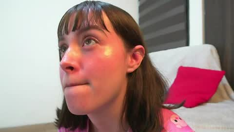 Snapshot of leiaah__ chatting on 06-05-26, 12:39 Leah online show from 06-05-26, 12:39