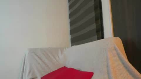 Snapshot of leiaah__ chatting on 06-10-26, 01:17 Leah online show from 06-10-26, 01:17