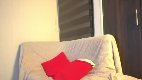 Snapshot of leiaah__ chatting on 07-06-26, 01:35 Leah online show from 07-06-26, 01:35
