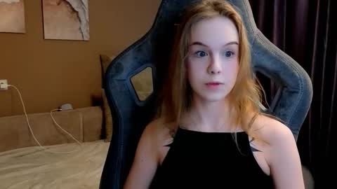 Snapshot of leiamurphy chatting on 03-22-26, 02:20 Leia online show from 03-22-26, 02:20