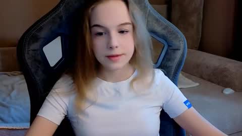 Snapshot of leiamurphy chatting on 03-27-26, 05:35 Leia online show from 03-27-26, 05:35