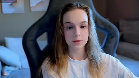 Snapshot of leiamurphy chatting on 04-14-26, 03:45 Leia online show from 04-14-26, 03:45