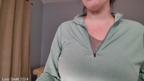 Snapshot of leiaswift chatting on 12-02-24, 10:50 Leia Swift online show from 12-02-24, 10:50