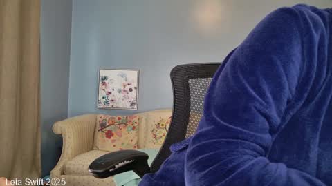 Snapshot of leiaswift chatting on 01-12-25, 02:09 Leia Swift online show from 01-12-25, 02:09
