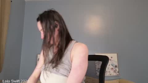 Leia Swift online show from 02-07-26, 01:09