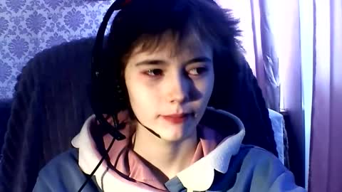 Snapshot of leigharedcross chatting on 02-14-26, 05:26 Viola online show from 02-14-26, 05:26