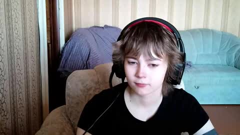 Snapshot of leigharedcross chatting on 03-10-26, 09:36 Viola online show from 03-10-26, 09:36