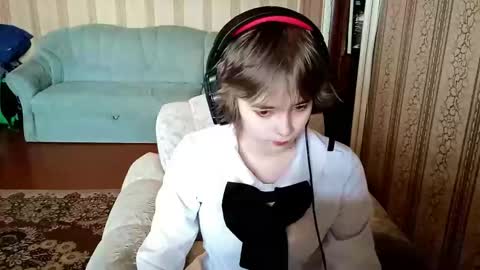 Snapshot of leigharedcross chatting on 03-11-26, 08:53 Viola online show from 03-11-26, 08:53