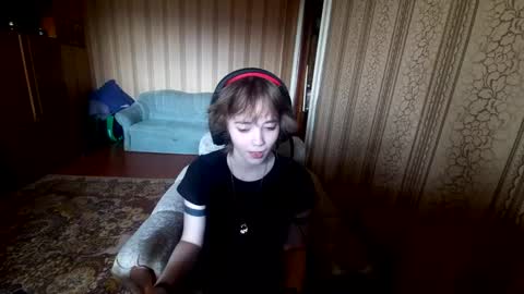 Snapshot of leigharedcross chatting on 03-12-26, 10:54 Viola online show from 03-12-26, 10:54