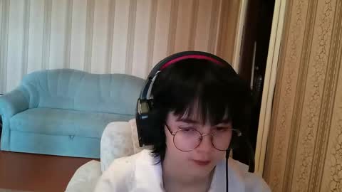 Snapshot of leigharedcross chatting on 03-17-26, 09:45 Viola online show from 03-17-26, 09:45