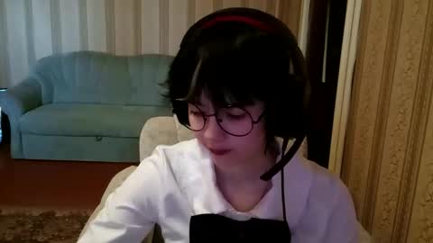 Snapshot of leigharedcross chatting on 03-19-26, 08:40 Viola online show from 03-19-26, 08:40