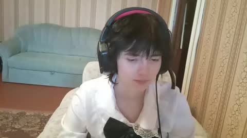 Snapshot of leigharedcross chatting on 03-20-26, 07:02 Viola online show from 03-20-26, 07:02