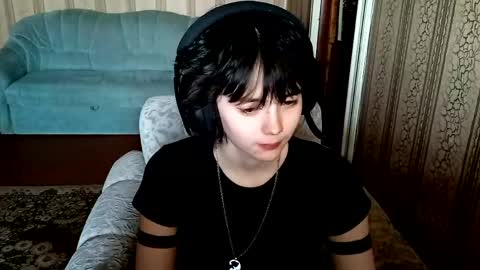 Snapshot of leigharedcross chatting on 03-27-26, 10:26 Viola online show from 03-27-26, 10:26