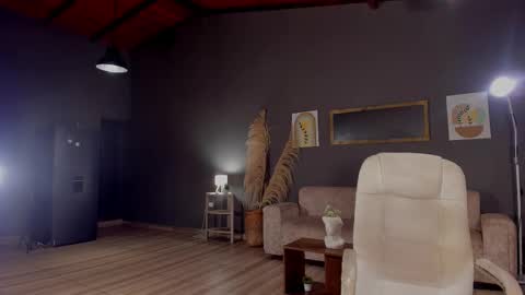 Snapshot of leila4ever chatting on 10-29-25, 12:24 Leila     online show from 10-29-25, 12:24