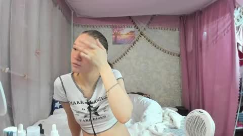Snapshot of leila_bambi_ chatting on 04-15-26, 01:01 leila_bambi_ online show from 04-15-26, 01:01